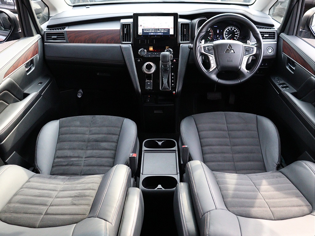 ブラックを基調としたJASPER専用内装☆撥水機能付でアウトドアに適した仕様です♪