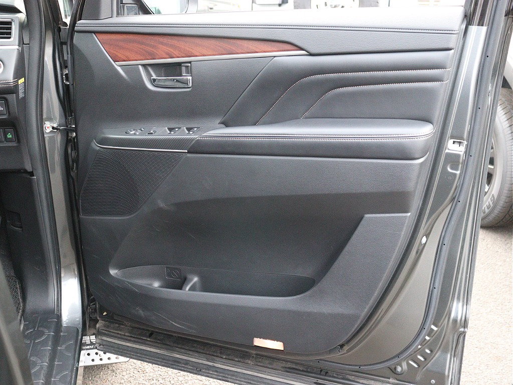 ドアトリムになります☆木目パネルがオシャレです！