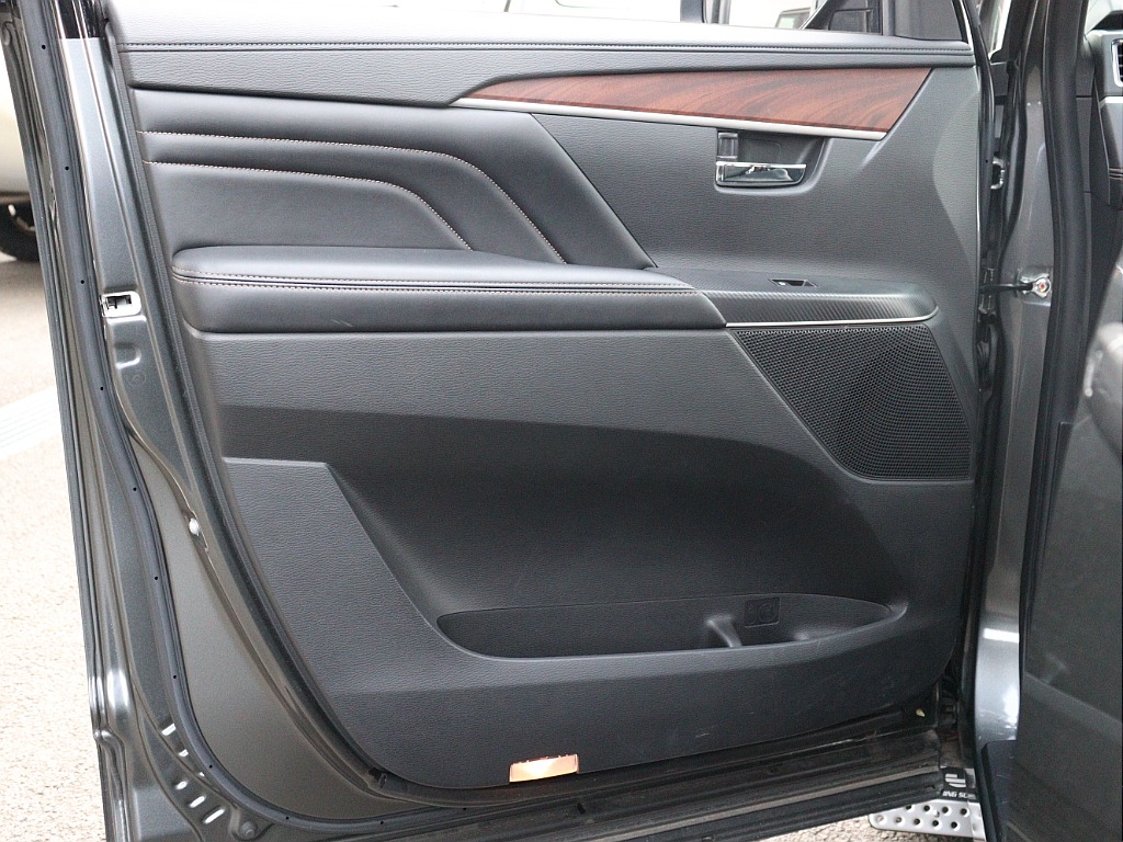 ドアトリムになります☆