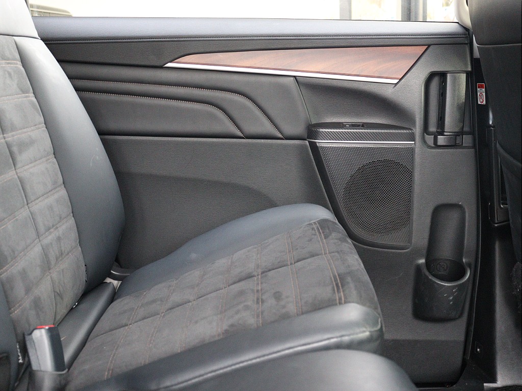 ドアトリムになります☆