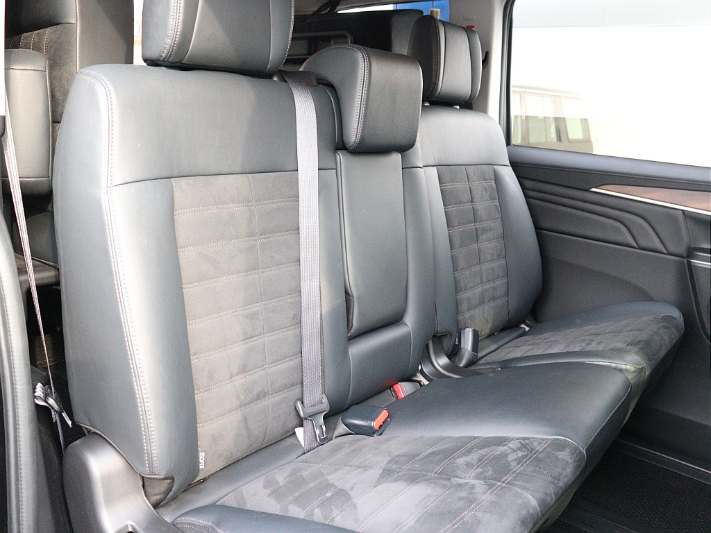 後部座席になります☆