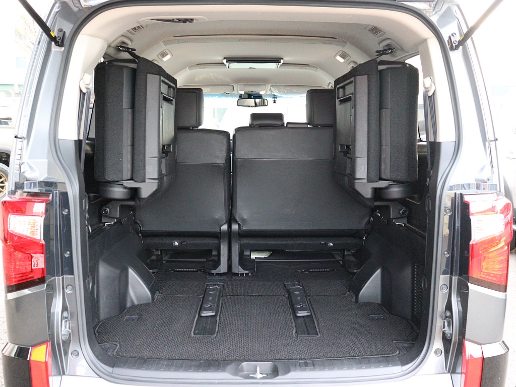 ラゲッジルームになります☆シートのスライドも可能で、広さと使い易さを兼ね備えております♪