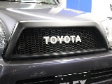 新品にてTOYOTA文字グリルをインストール！