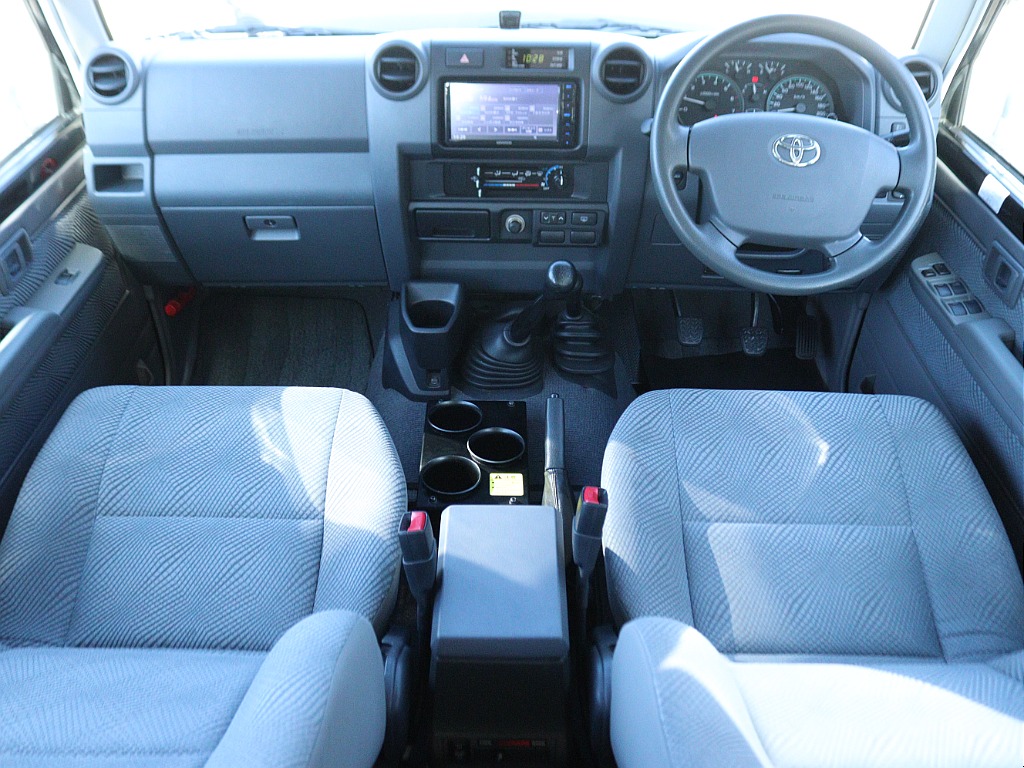 トヨタ&nbsp;ランドクルーザー70&nbsp;70 5ドア4.0 4WD&nbsp;&nbsp;神奈川県の詳細画像&nbsp;その3