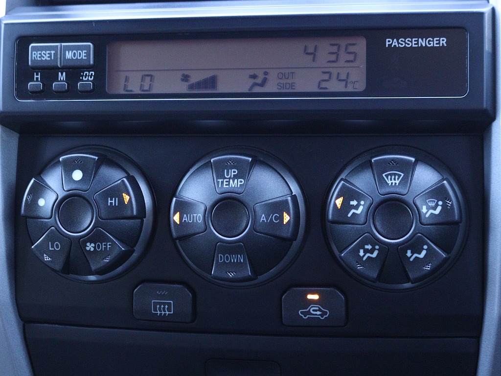 カラーはグレー×グロスブラックの無骨で落ち着いた215サーフが入庫しました！