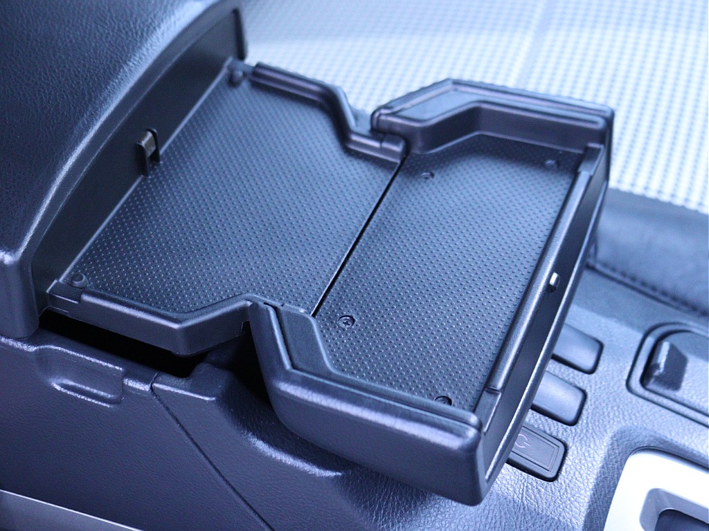 カラーはグレー×グロスブラックの無骨で落ち着いた215サーフが入庫しました！