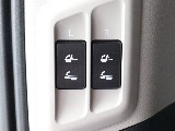 3列目シートの出し入れも電動です！