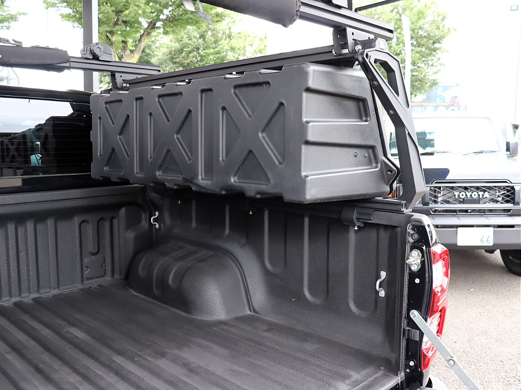 本来鉄板むき出しの荷台はLINE-X塗装が施工されており、前オーナー様のこだわりが伝わってきます♪