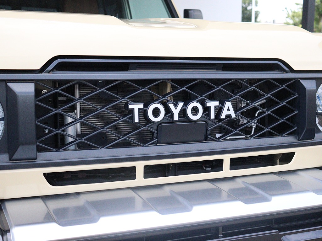TOYOTA文字グリル！