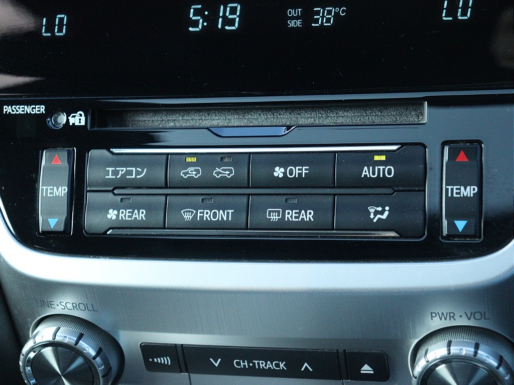☆買取直販☆ ワンオーナーのランクル200後期モデルが入庫しました！