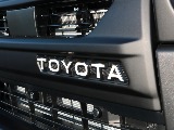 TOYOTAロゴがアクセントで今までのカスタムハイエースとは違った印象に☆