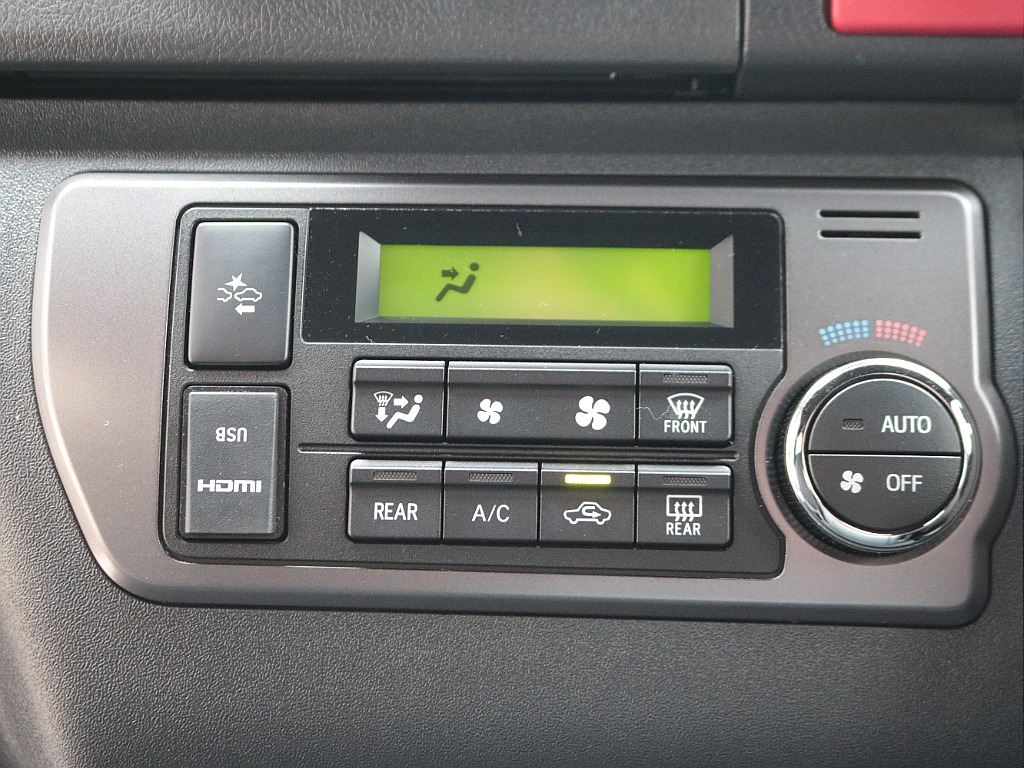 トヨタ ハイエースバン(34枚目)