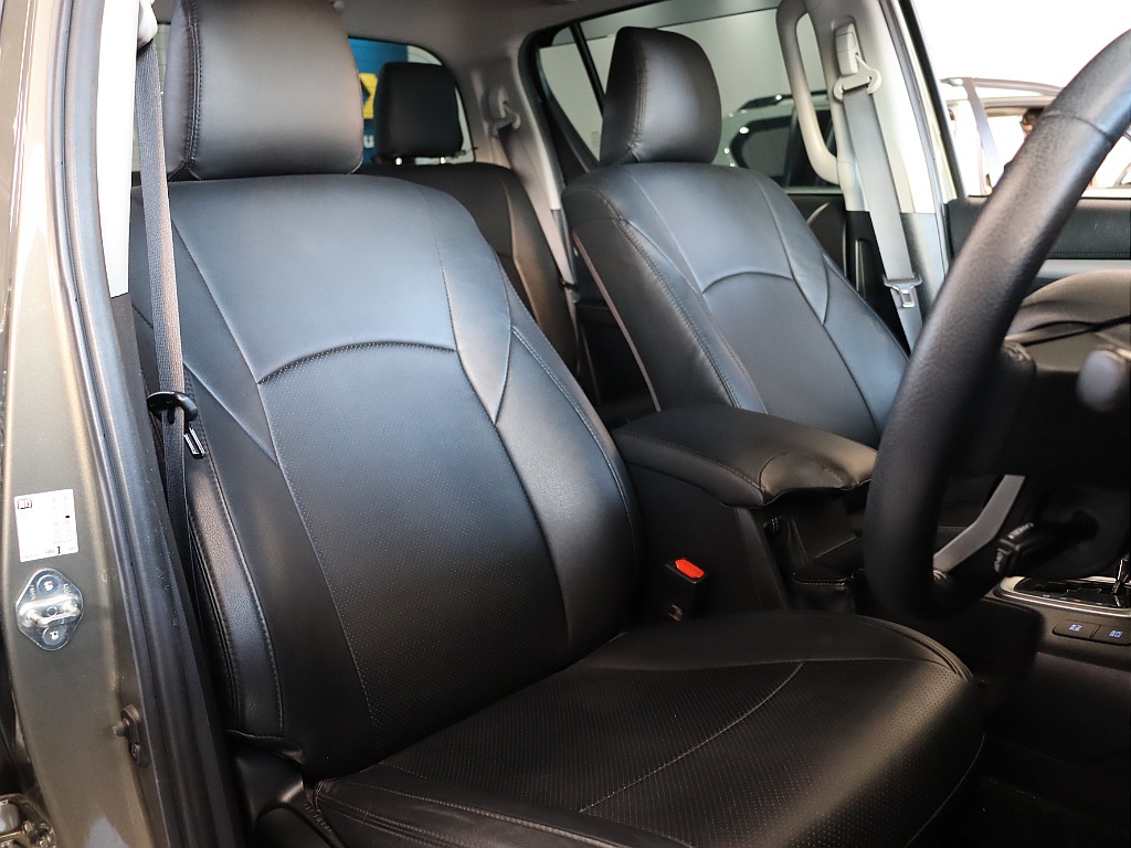 クラッツィオブラックシートカバー装備済み！