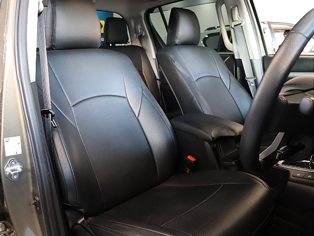 クラッツィオブラックシートカバー装備済み!