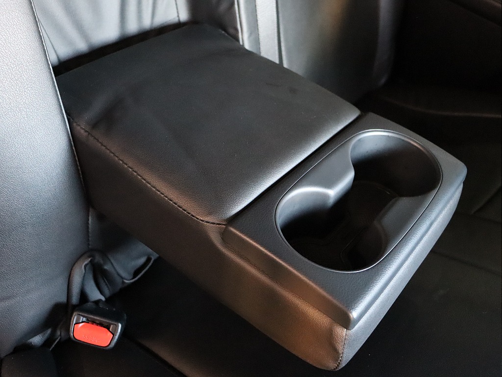 セカンドシートアームレスト！