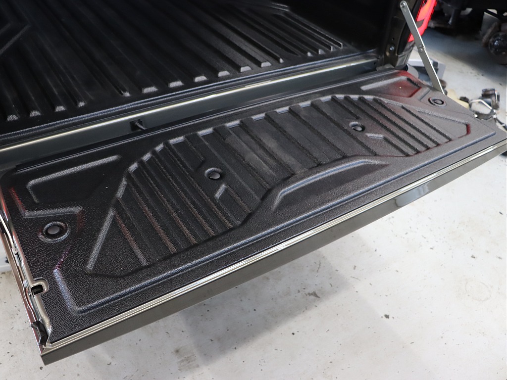 ベッドライナー装備！