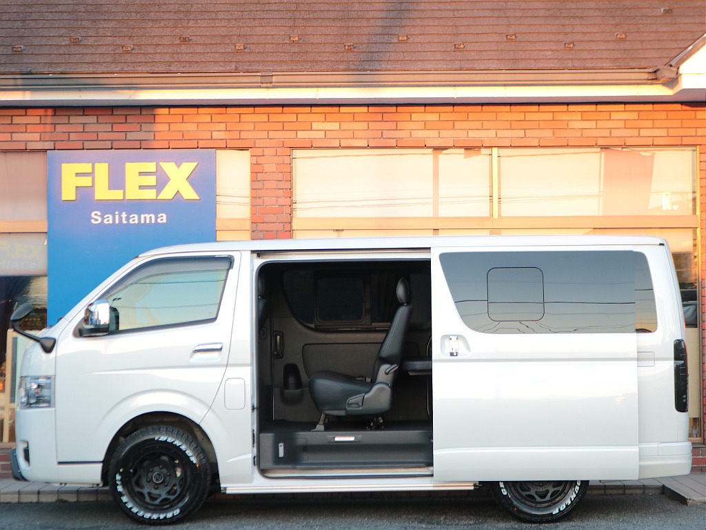 両側小窓付きスライドドア☆