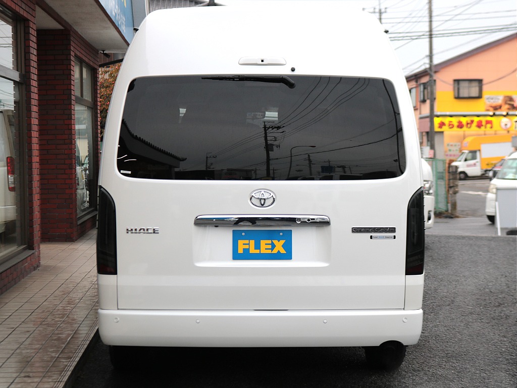 ボディガラスコーティング+窓撥水施工やスモークフィルム施工など細かなオプションにもお応えいたします☆