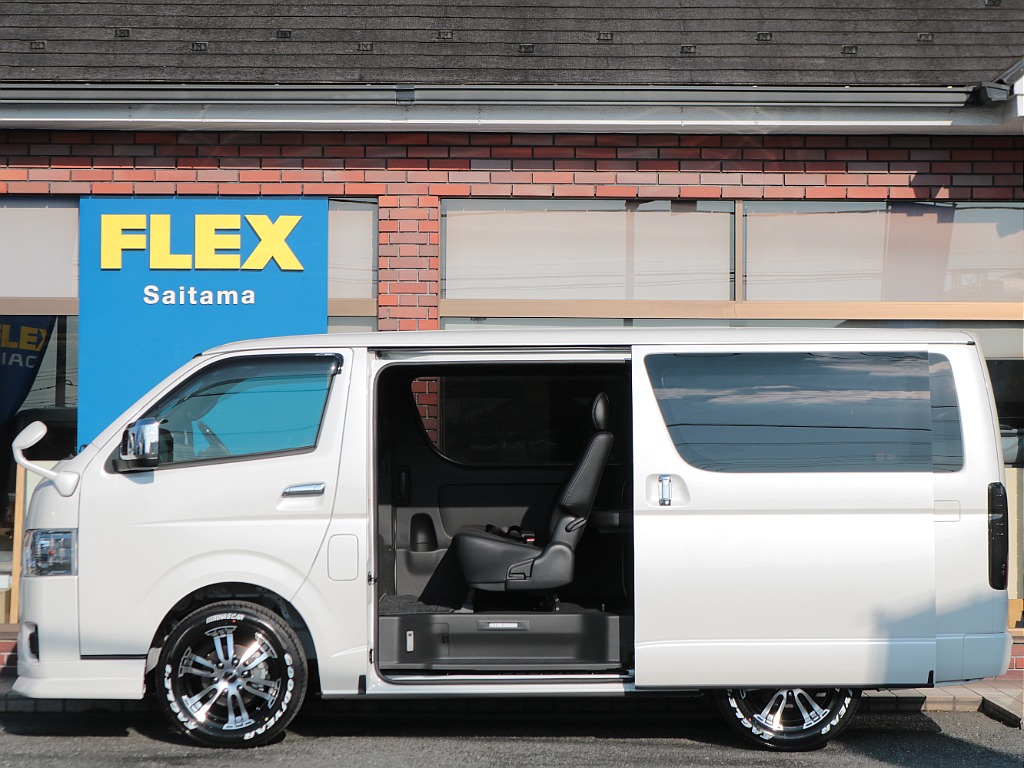 ボディガラスコーティング+窓撥水施工やスモークフィルムの施工など細かなオプションもお応えいたします☆