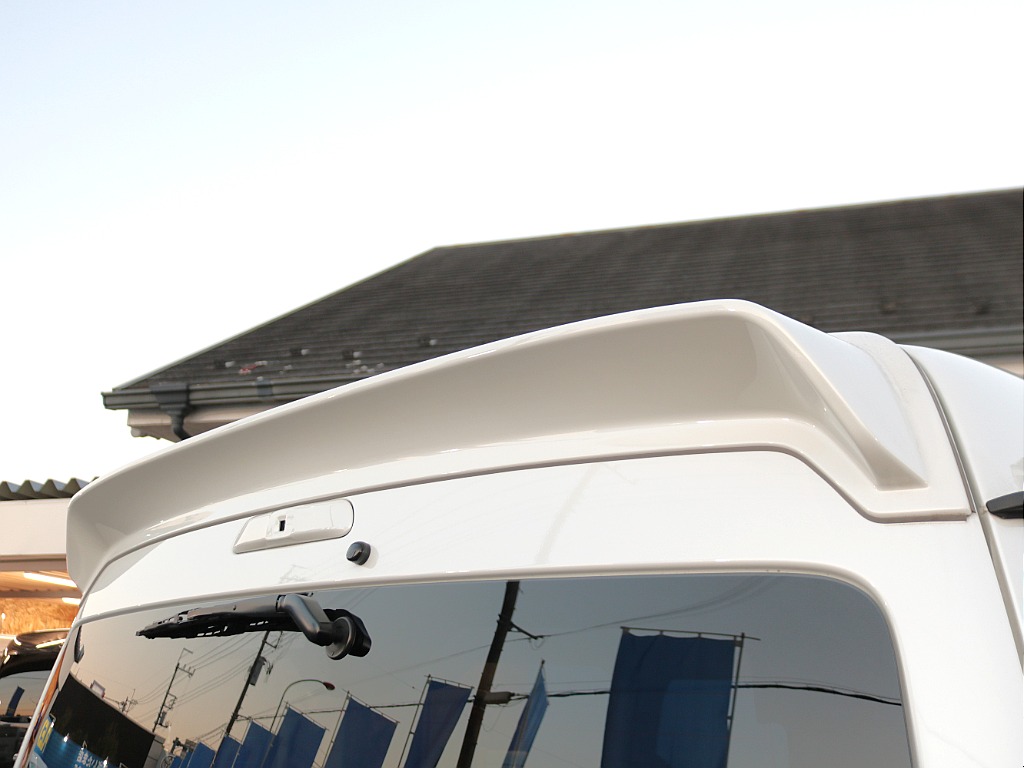 おしゃれに魅せるリアスポイラー装着☆