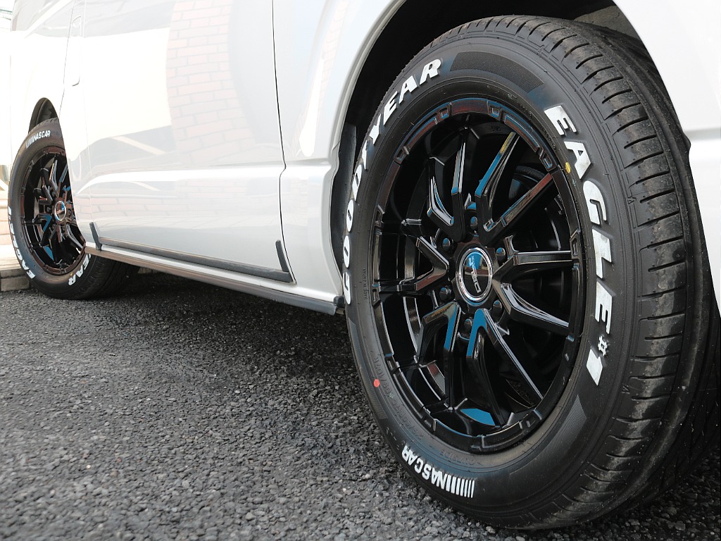 Delf06 17インチアルミホイール×ナスカーホワイトレタータイヤ☆