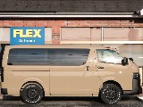 オーバーフェンダーがアクセントで無骨なハイエースにマッチ☆