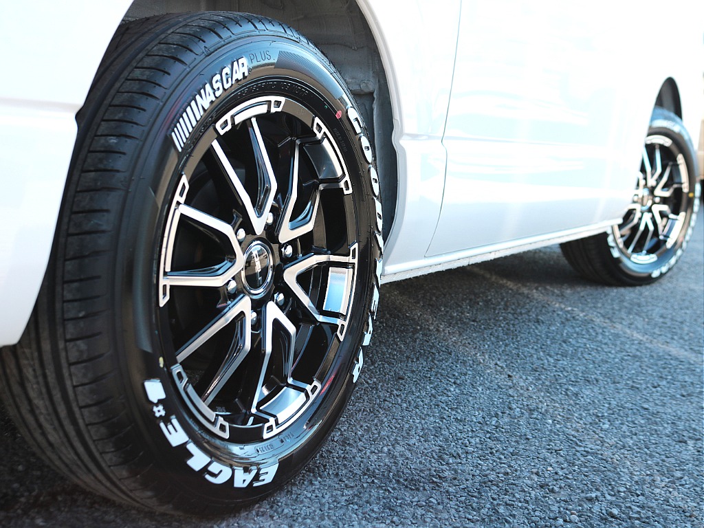 Delf06　１７インチアルミホイール×ナスカーホワイトレタータイヤ☆