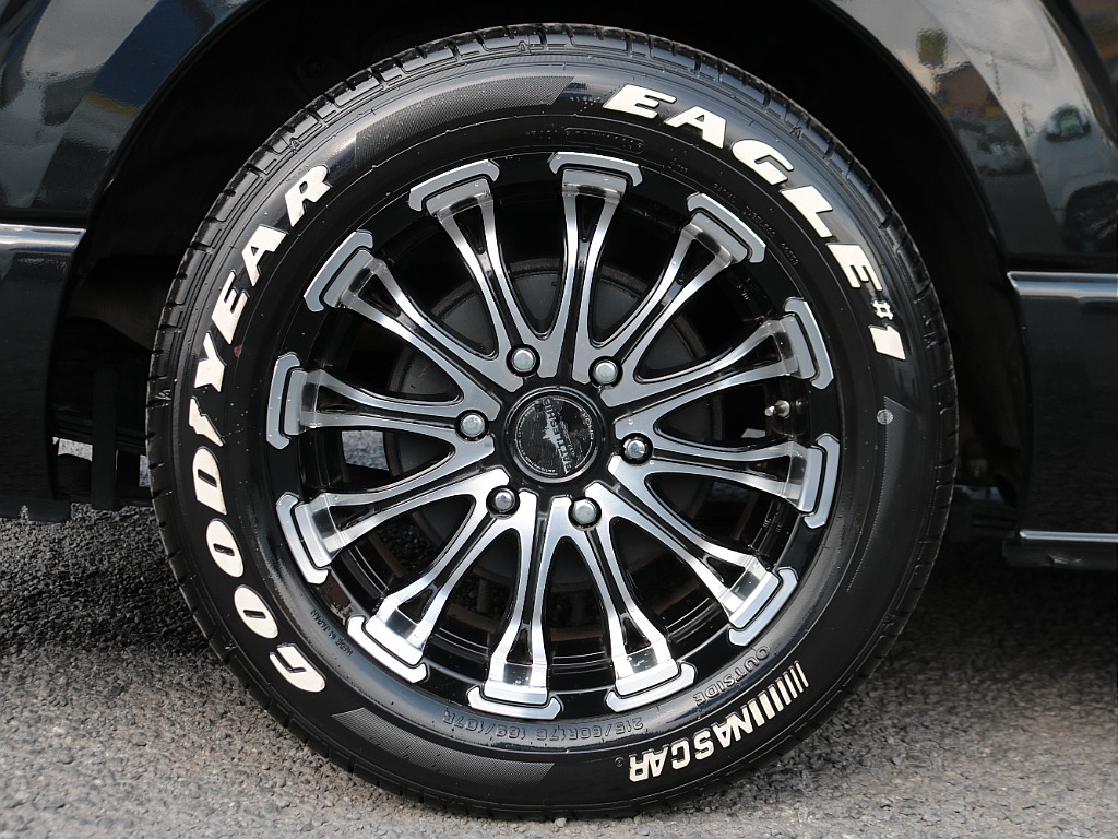 バトルシップ17インチアルミ×ナスカーホワイトレタータイヤ☆