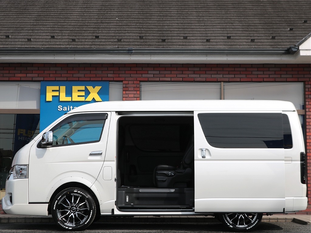 広々開口部が魅力の両側パワースライドドア10人乗り☆