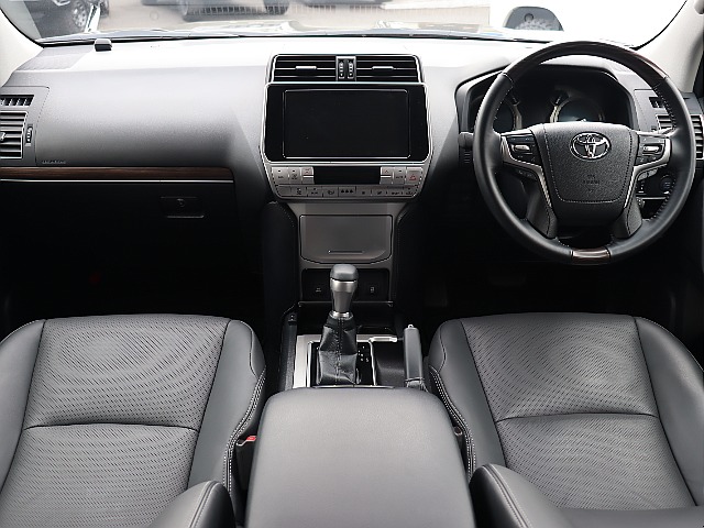 高級感あふれるブラックレザー内装！