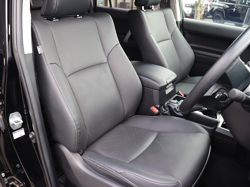 運転席シートへたりも無く、綺麗に保たれています！