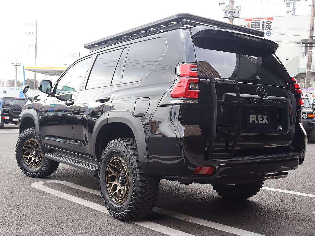 ルーフラックとリアラダーで武骨なスタイル！！