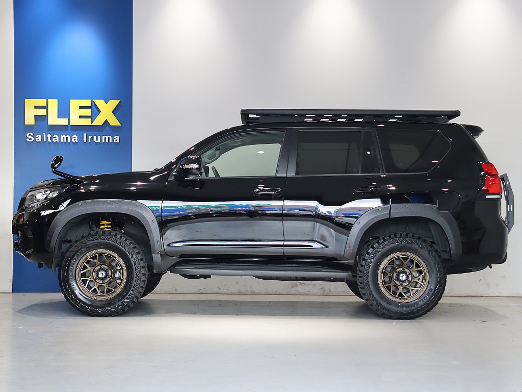 サイドステップ付きで乗り降り楽チン♪