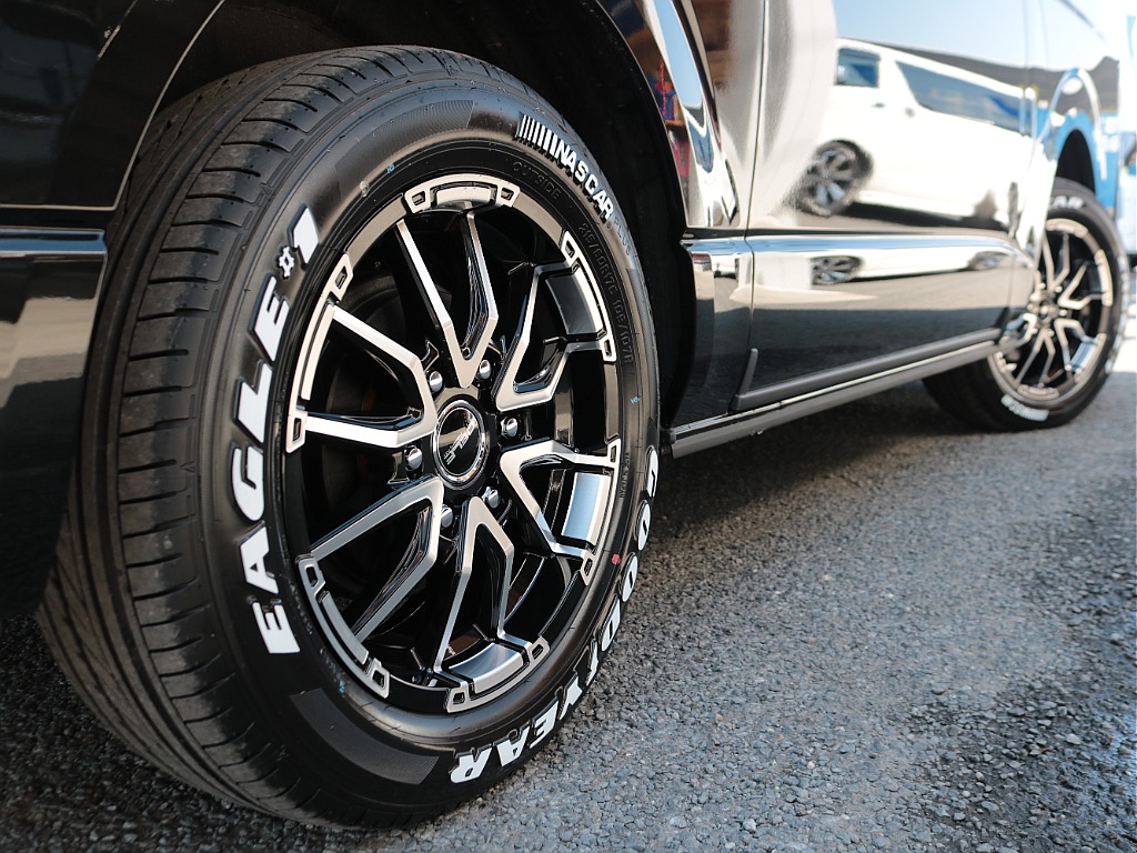 Delf06 17インチアルミホイール×ナスカーホワイトレタータイヤ☆