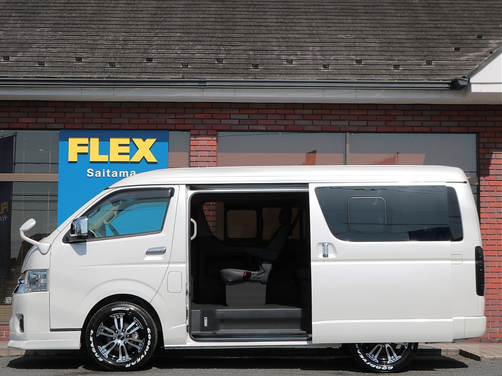 小窓付き手動式スライドドア☆