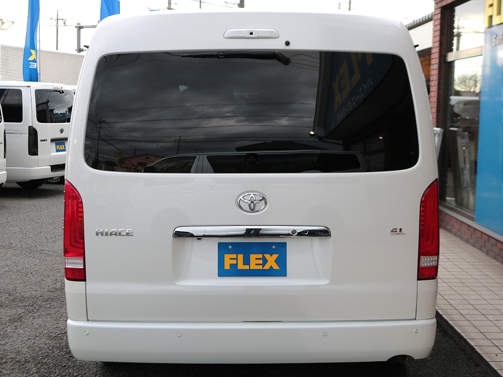 ボディガラスコーティング+窓撥水施工やスモークフィルムなど細かなオプションにもお応えいたします☆