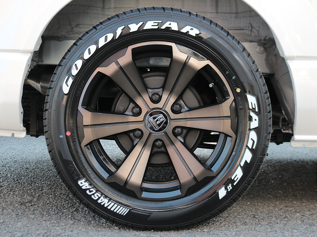 バルベロ アーバングランデ17インチアルミホイール×ナスカーホワイトレタータイヤ☆