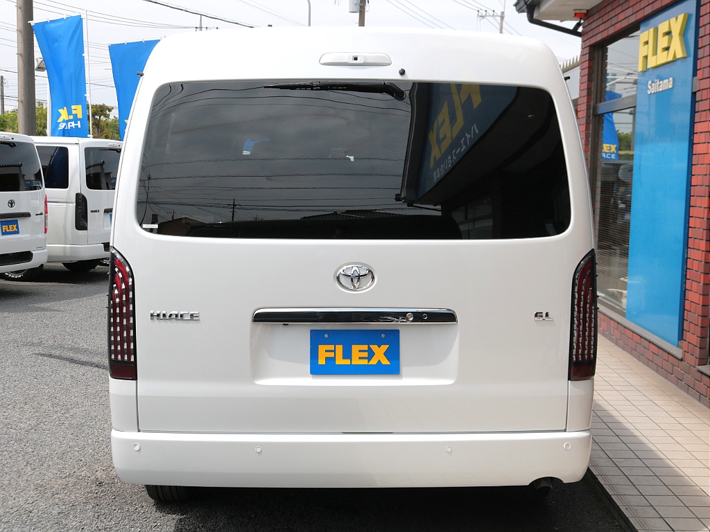 ボディガラスコーティング+窓撥水施工やスモークフィルムなど細かなオプションにもお応えいたします☆