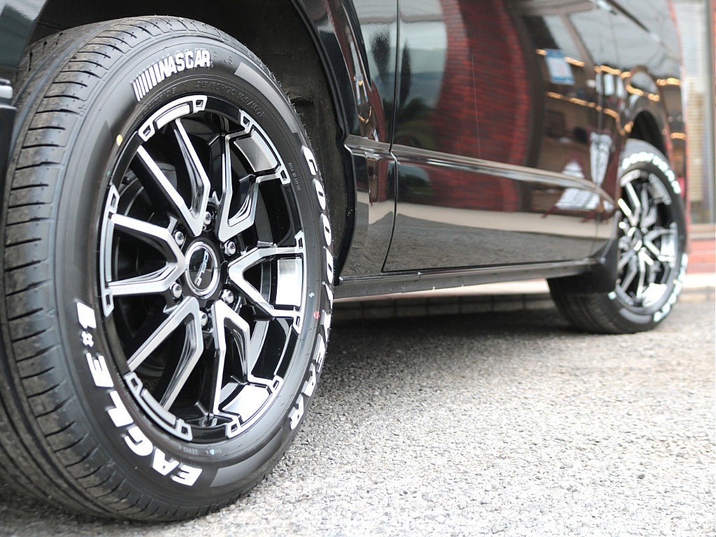 Delf06 17インチアルミホイール×ナスカーホワイトレタータイヤ☆