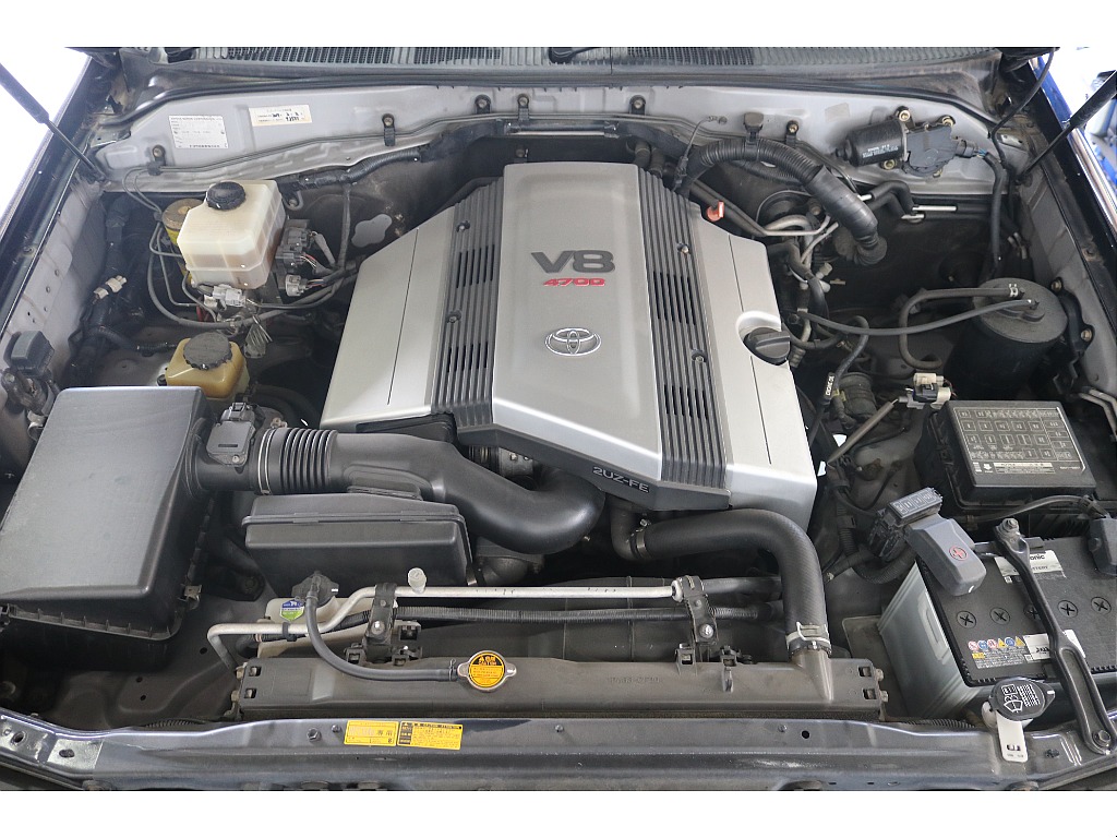 4.7L　V8ガソリンエンジンを搭載。非常に静粛性があり、快適に運転できるエンジンです。