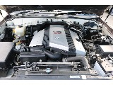 4.7リッター、V8エンジン「２UZ」が搭載されています。