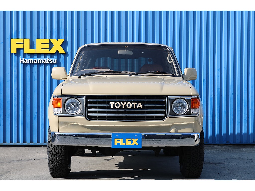 FLEXオリジナルフェイス換装。どこかアメ車の様な雰囲気でカッコいいですよね。