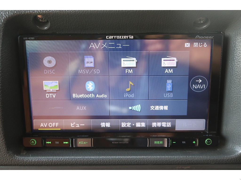 カロッツェリア7型SDナビもインストール済みです。地デジ視聴、Bluetooth、DVD再生も可能です。