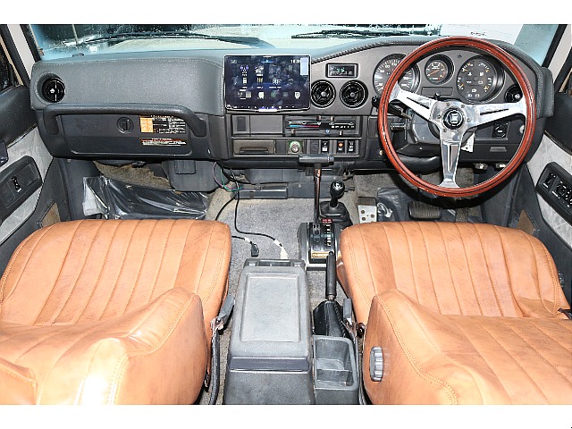 新品キャメルシートカバーをインストール。