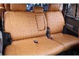 6:4分割型のシートとなり、半分をたためば長物を載せたアウトドアも可能です！