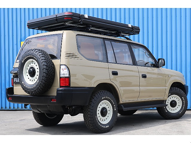 FLEXオリジナルカラーのホワイトコロラド。背面も併せて5本新品でインストール！