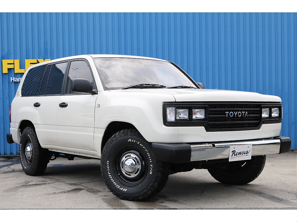 トヨタ ランドクルーザー100(4枚目)