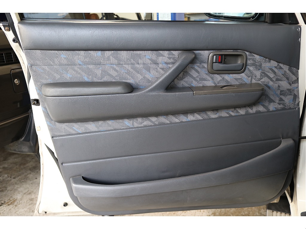 トヨタ ランドクルーザー80(34枚目)