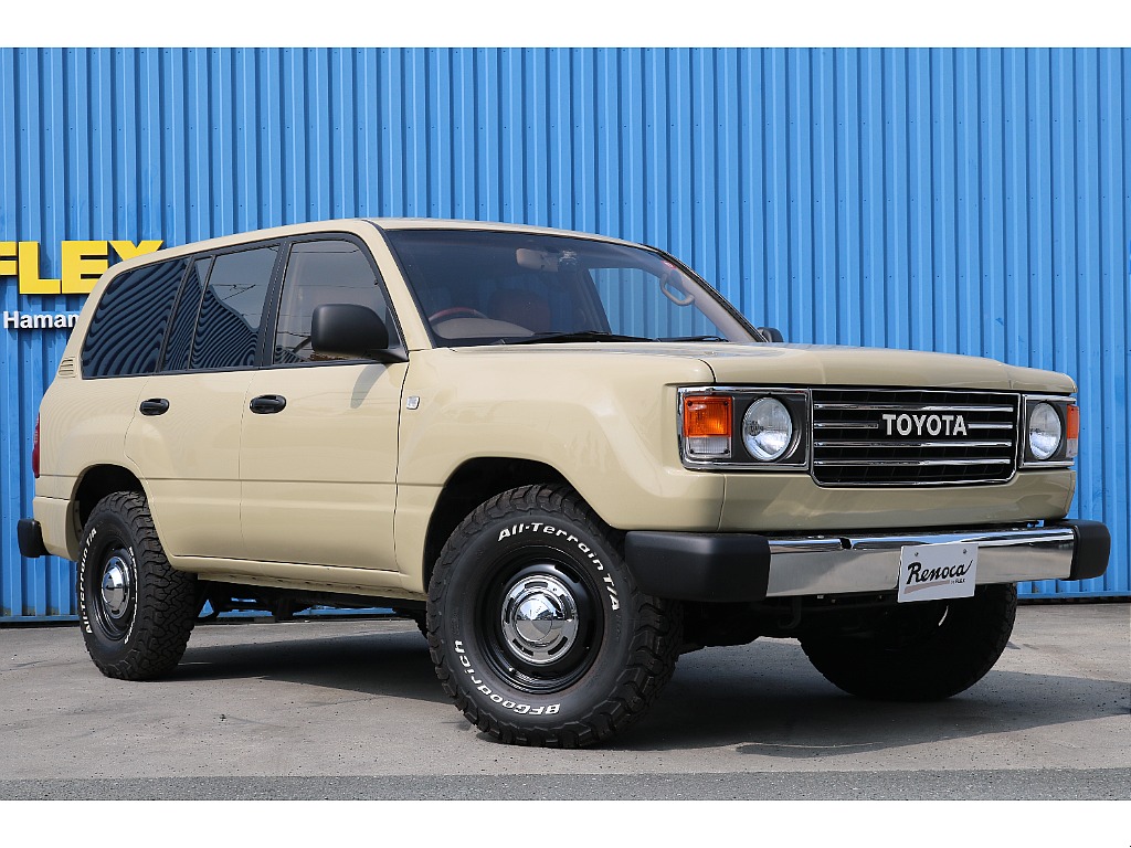 トヨタ ランドクルーザー100(4枚目)