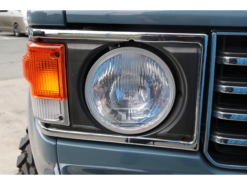 丸目ヘッドライト